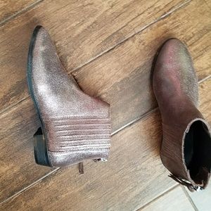 Kenneth Cole ankle boot Hematite 6.5